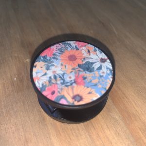Patterned pop sockets