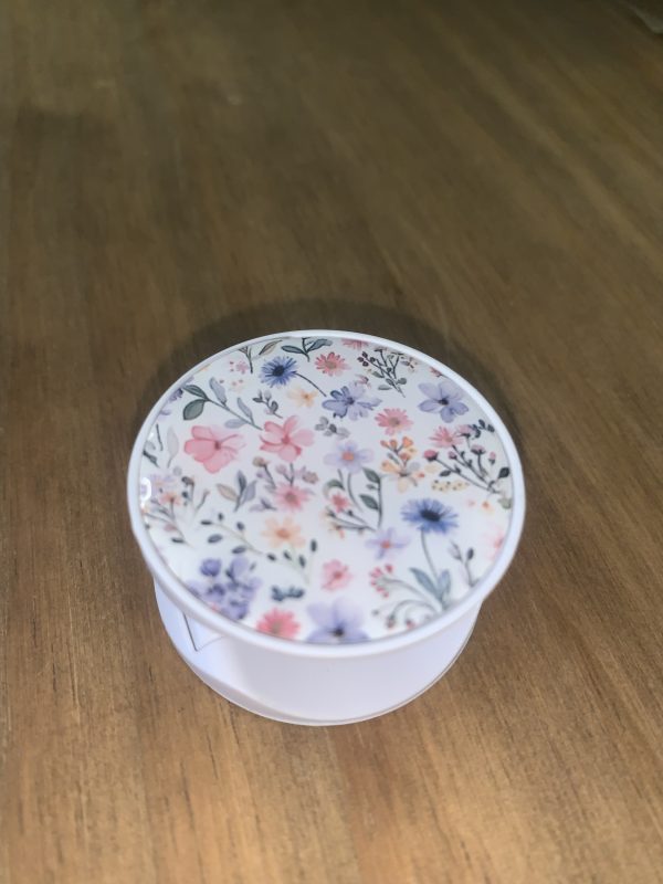 Patterned pop sockets